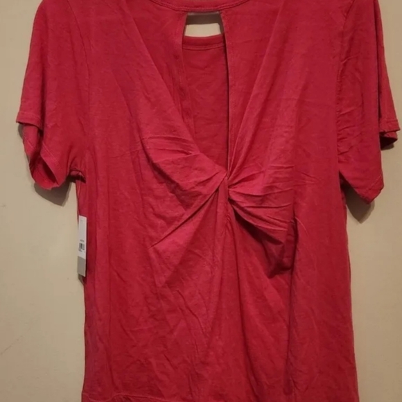 Keyhole Back T-shirt - Picture 3 of 3